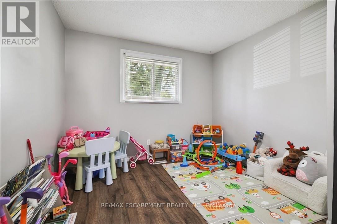 9 Inglewood Street, Brantford, Ontario  N3P 1A4 - Photo 13 - X12931712