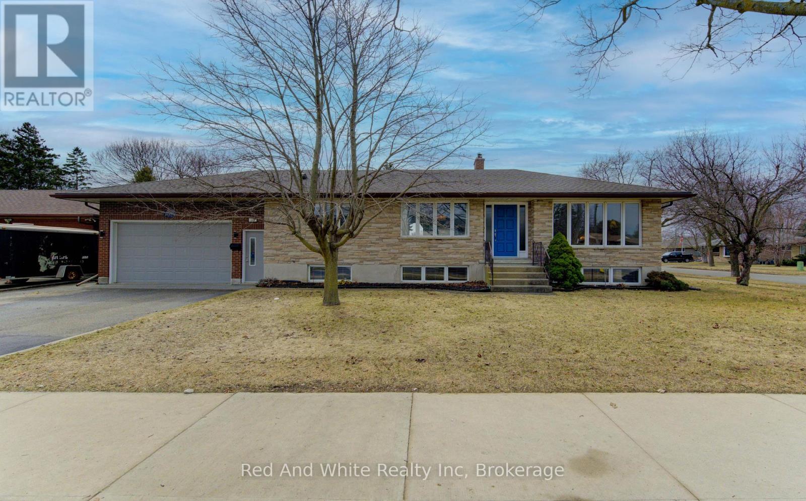 449 Greenfield Avenue, Kitchener, Ontario  N2C 1E9 - Photo 2 - X12931716