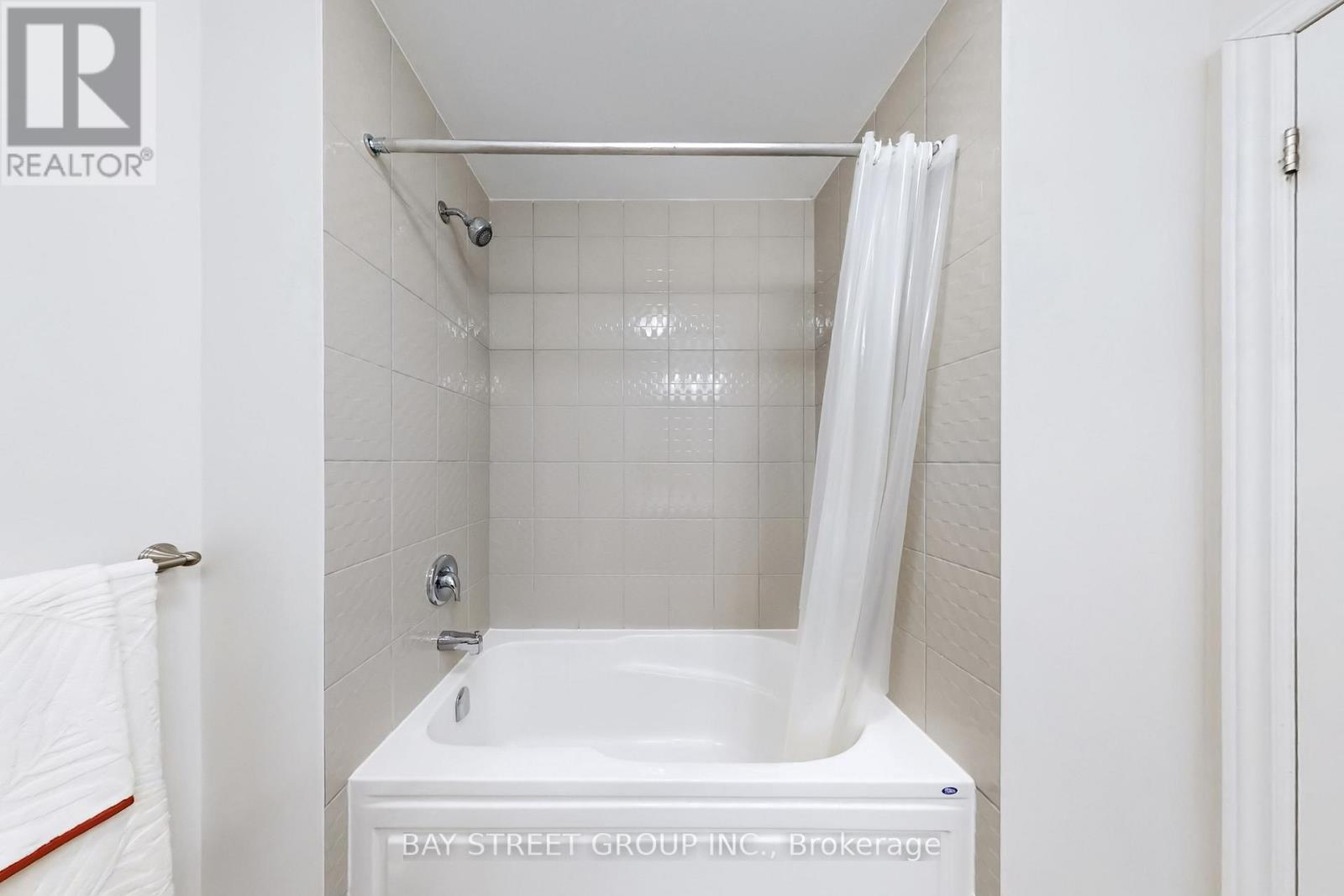 7 Paper Mills Crescent, Richmond Hill, Ontario  L4E 0V5 - Photo 32 - N12839194