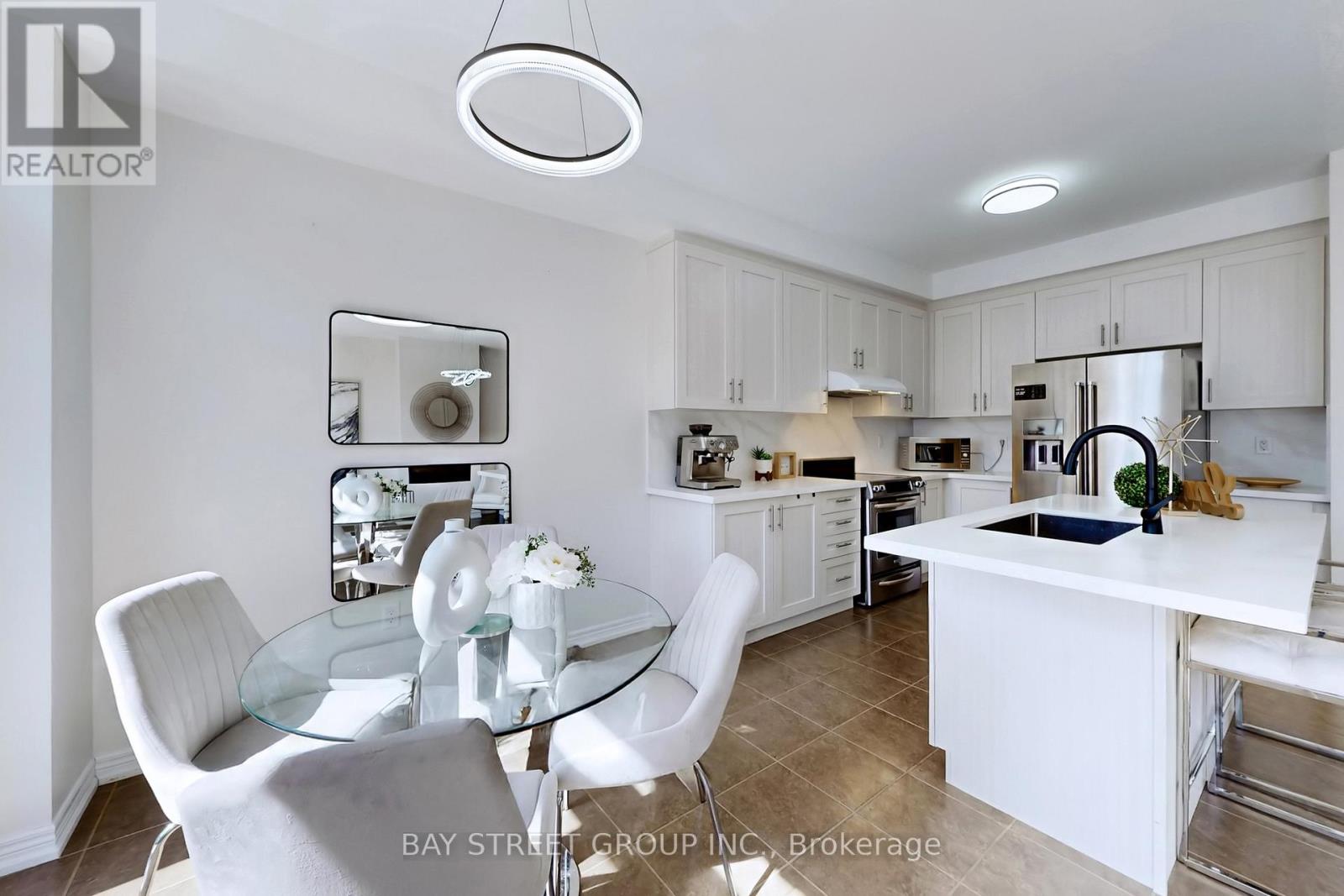 7 Paper Mills Crescent, Richmond Hill, Ontario  L4E 0V5 - Photo 19 - N12839194