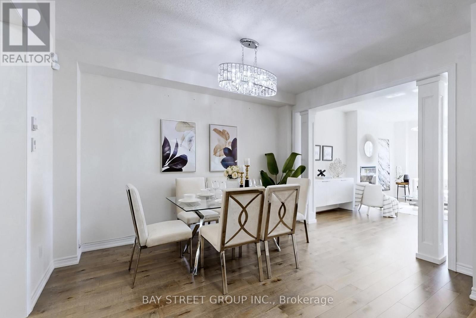 7 Paper Mills Crescent, Richmond Hill, Ontario  L4E 0V5 - Photo 7 - N12839194