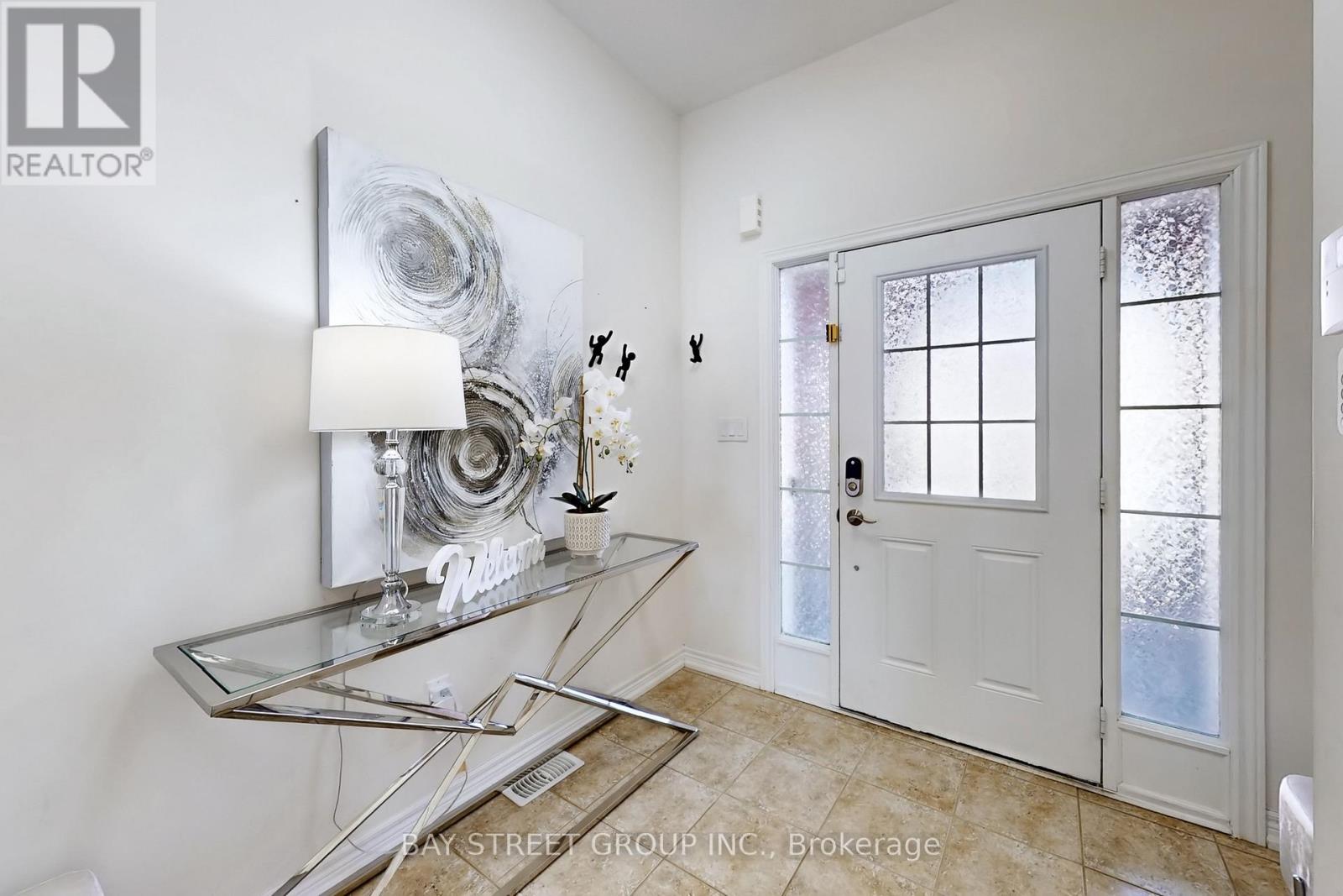 7 Paper Mills Crescent, Richmond Hill, Ontario  L4E 0V5 - Photo 4 - N12839194