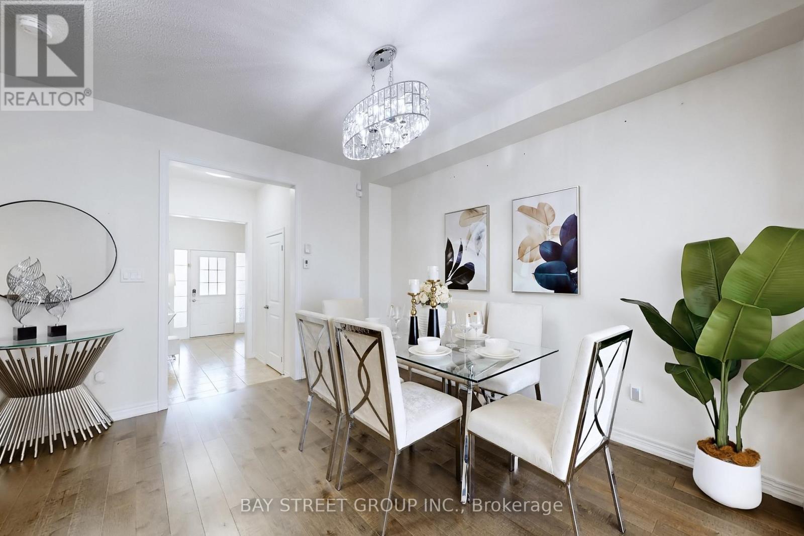 7 Paper Mills Crescent, Richmond Hill, Ontario  L4E 0V5 - Photo 5 - N12839194