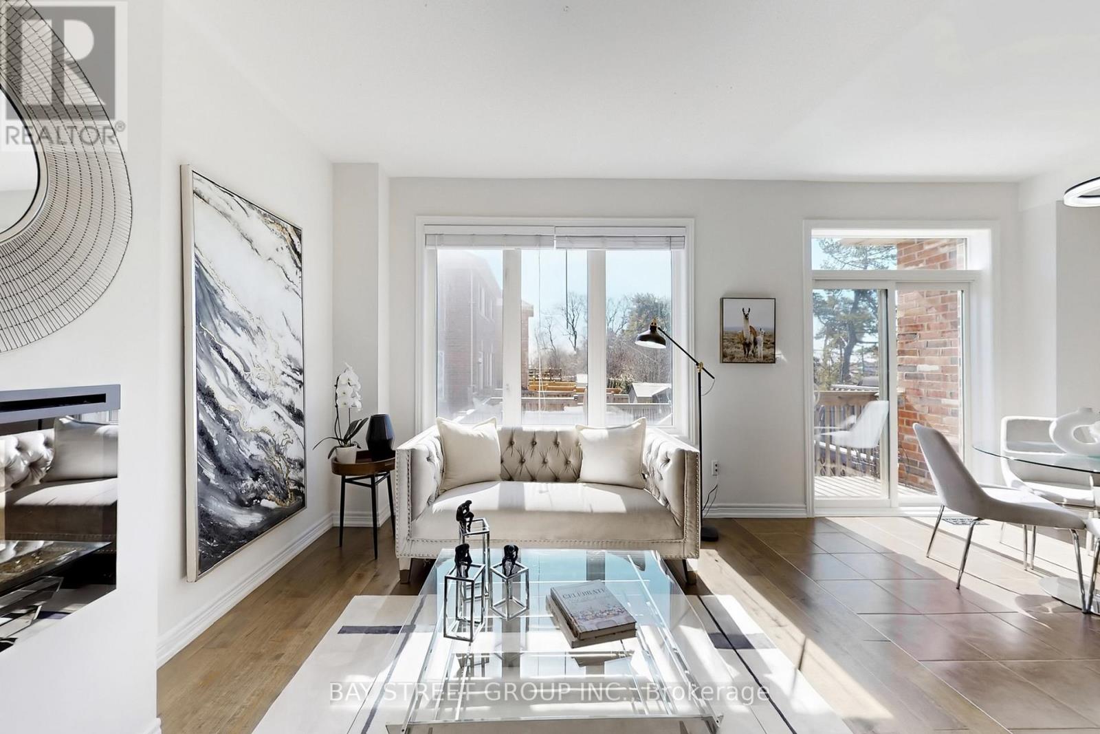 7 Paper Mills Crescent, Richmond Hill, Ontario  L4E 0V5 - Photo 9 - N12839194