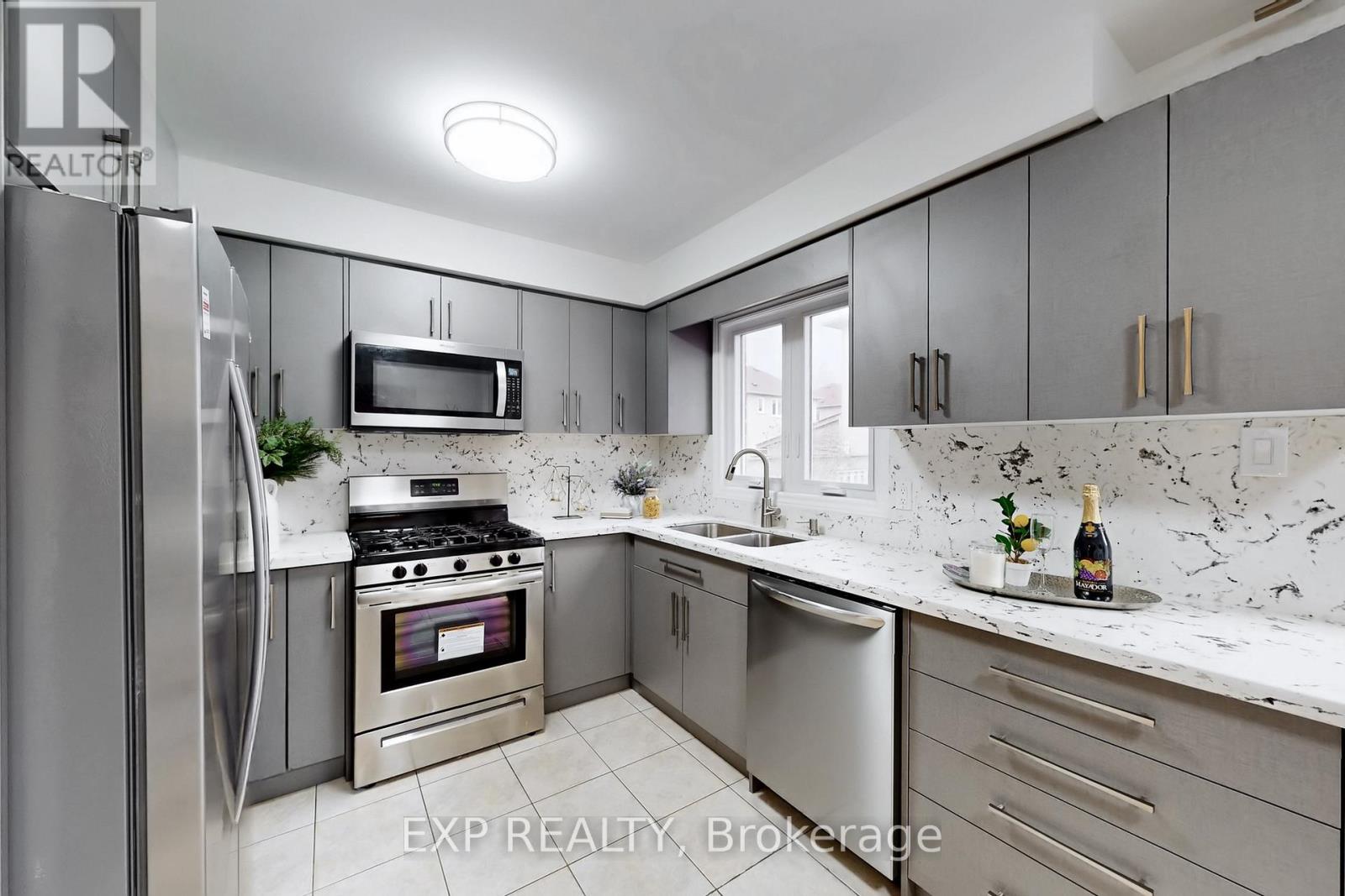 248 Morningmist Street, Brampton (Sandringham-Wellington), Ontario  L6R 2B8 - Photo 19 - W12924036