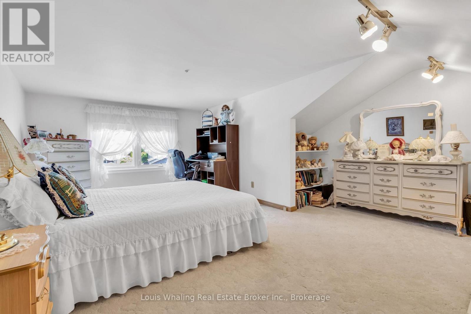 241 4th Avenue, Hanover, Ontario  N4N 2B6 - Photo 24 - X12931764