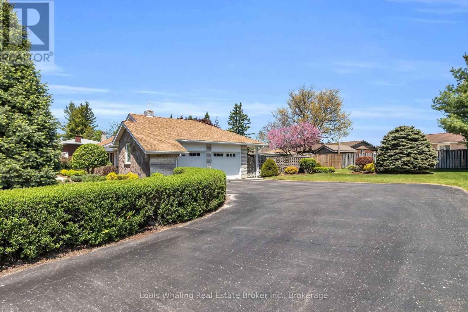 241 4th Avenue, Hanover, Ontario  N4N 2B6 - Photo 3 - X12931764