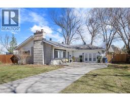 112 CLOVELLY ROAD, Tecumseh, Ontario