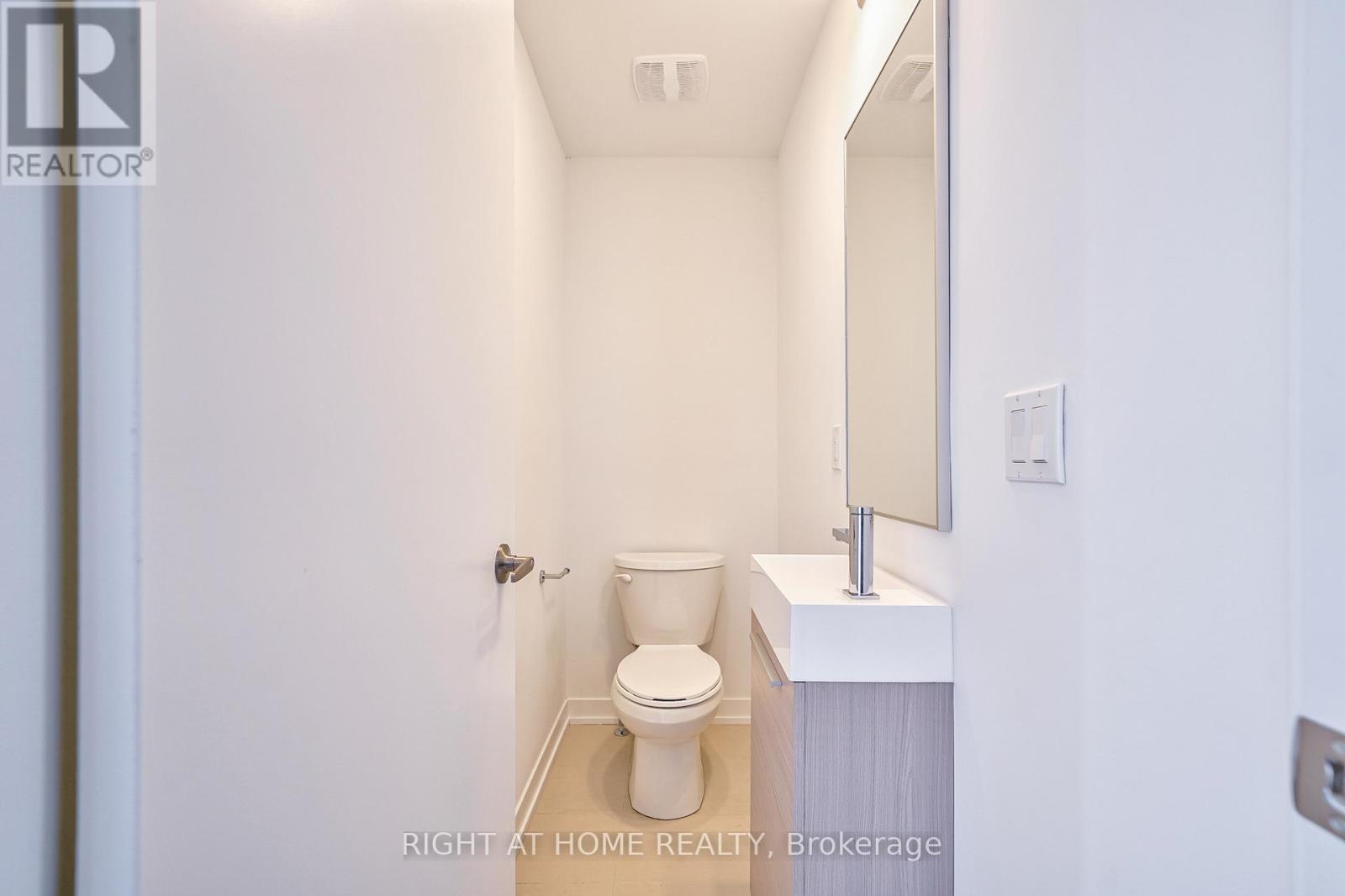 80 Green Gardens Boulevard, Toronto, Ontario  M6A 2M3 - Photo 5 - C12931786