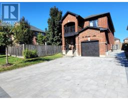 10 PARDON AVENUE, Whitby, Ontario