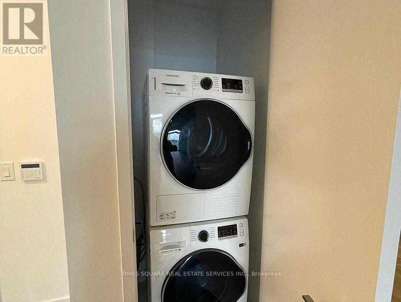 715 - 10 Honeycrisp Crescent, Vaughan, Ontario  L4K 0M7 - Photo 3 - N12931806