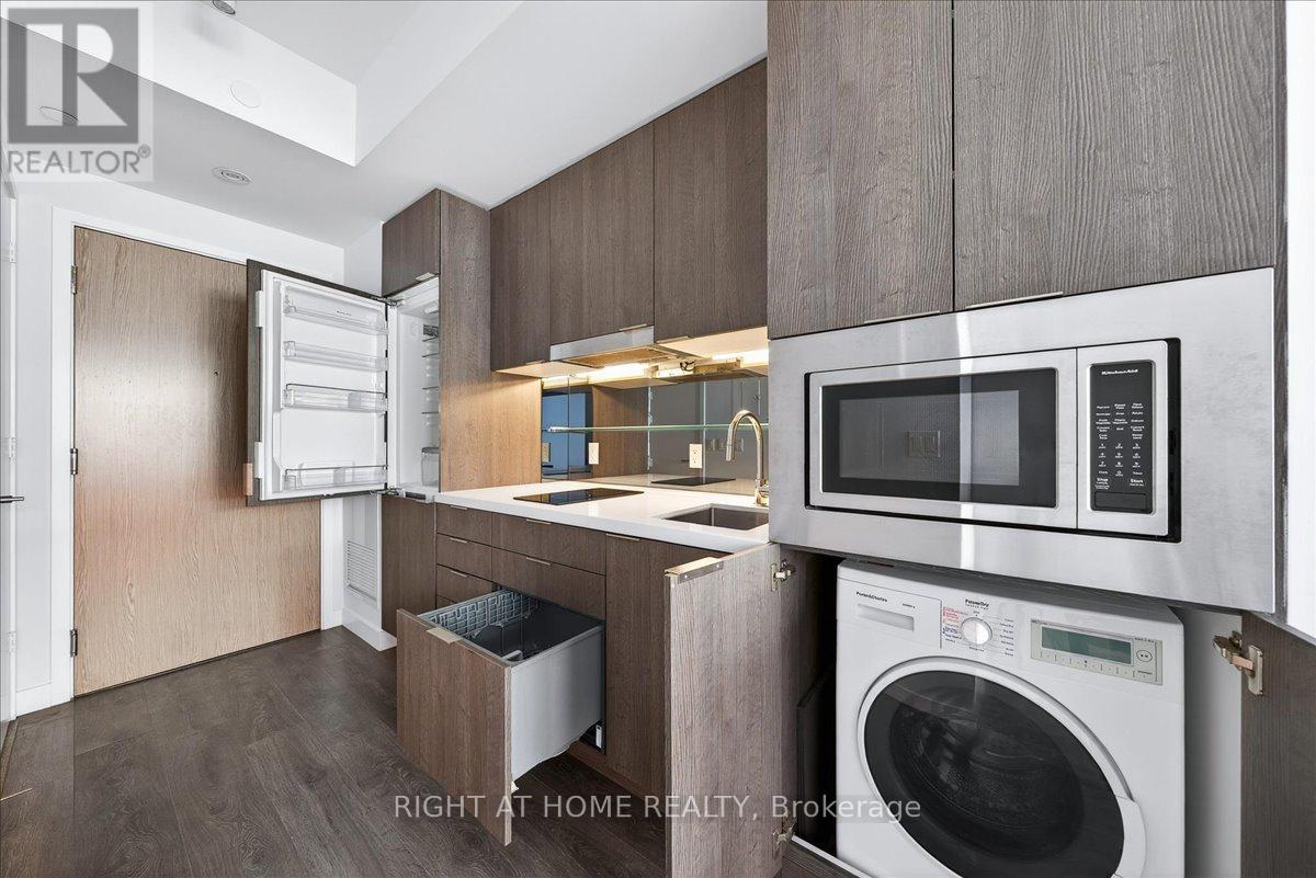 1907 - 215 Queen Street W, Toronto, Ontario  M5A 1S2 - Photo 10 - C12818736