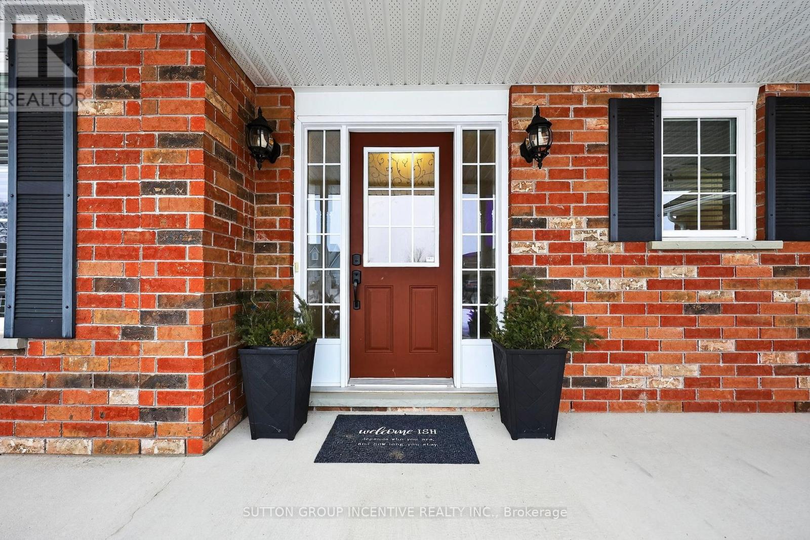 60 O'neill Circle, Springwater, Ontario  L0L 2K0 - Photo 2 - S12931776