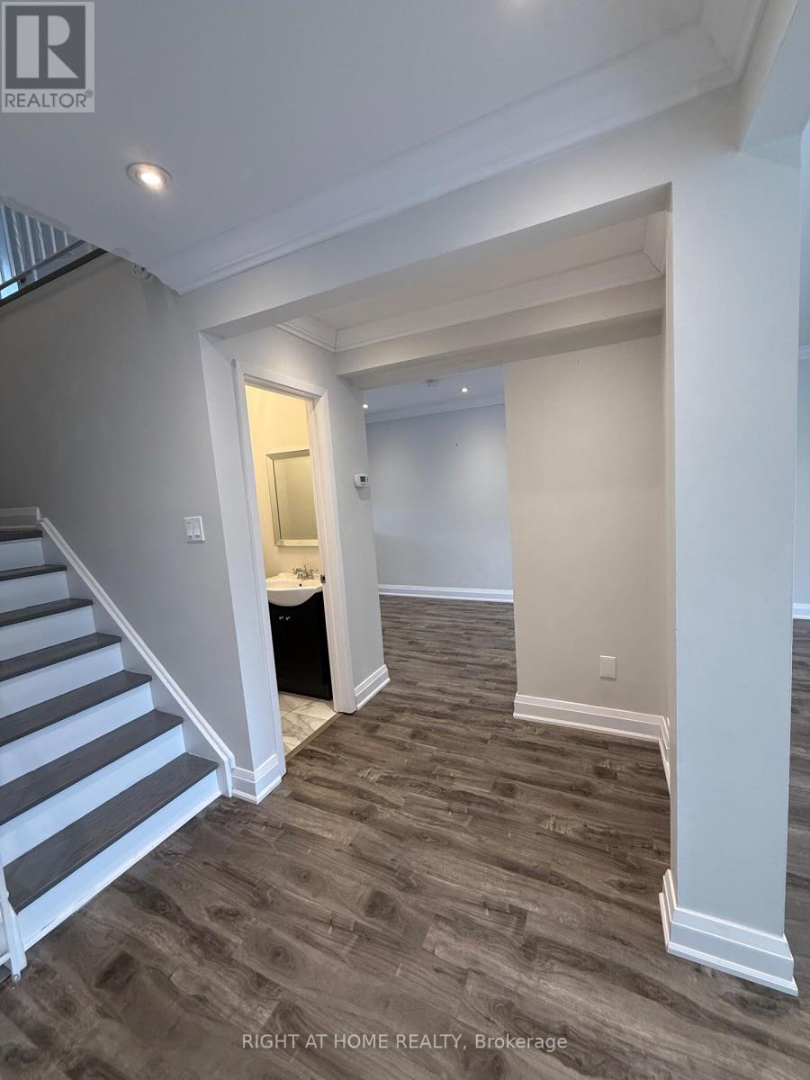 5473 Schueller Crescent, Burlington, Ontario  L7L 3T1 - Photo 7 - W12814126