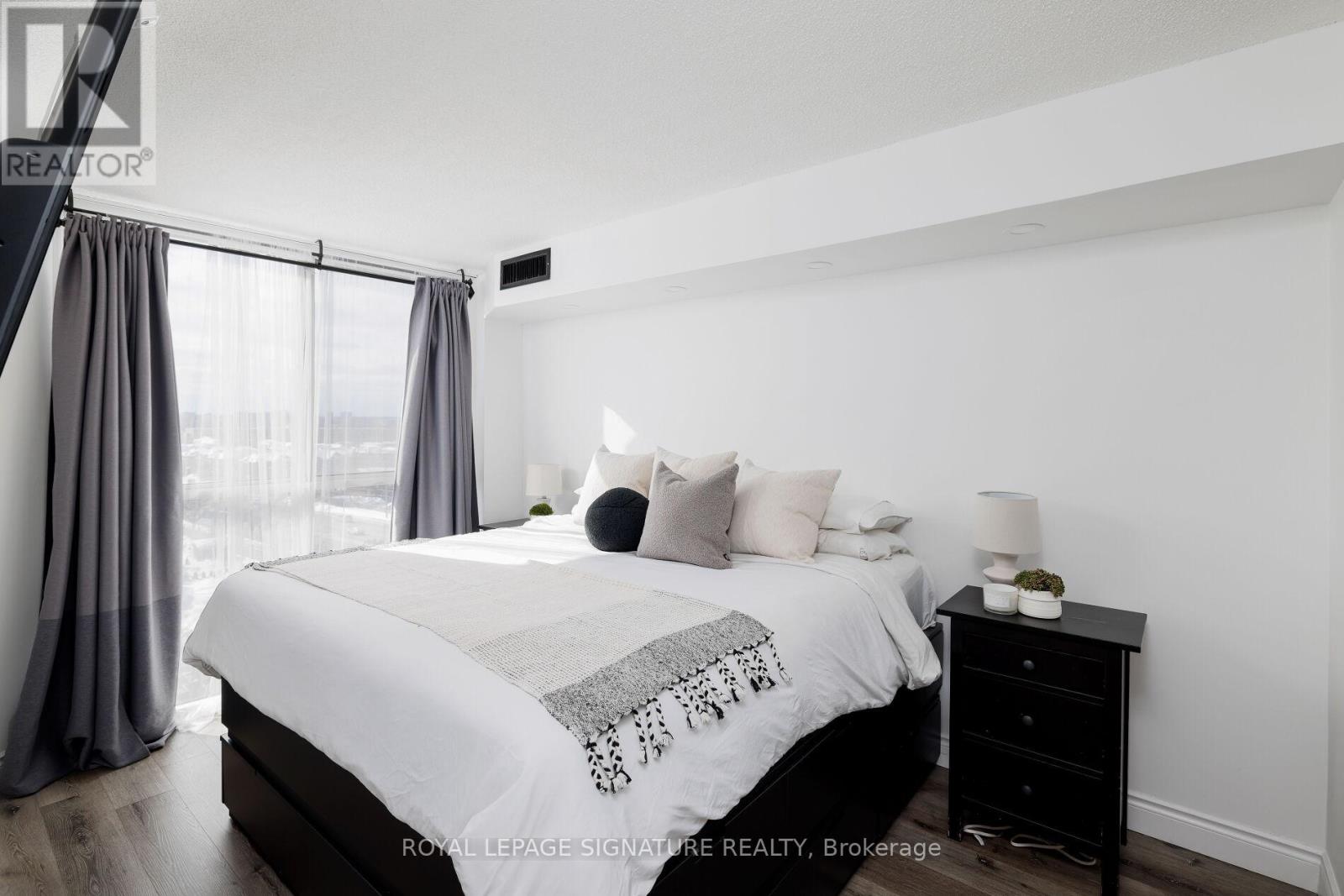 909 - 880 Dundas Street W, Mississauga, Ontario  L5C 4H3 - Photo 10 - W12931728