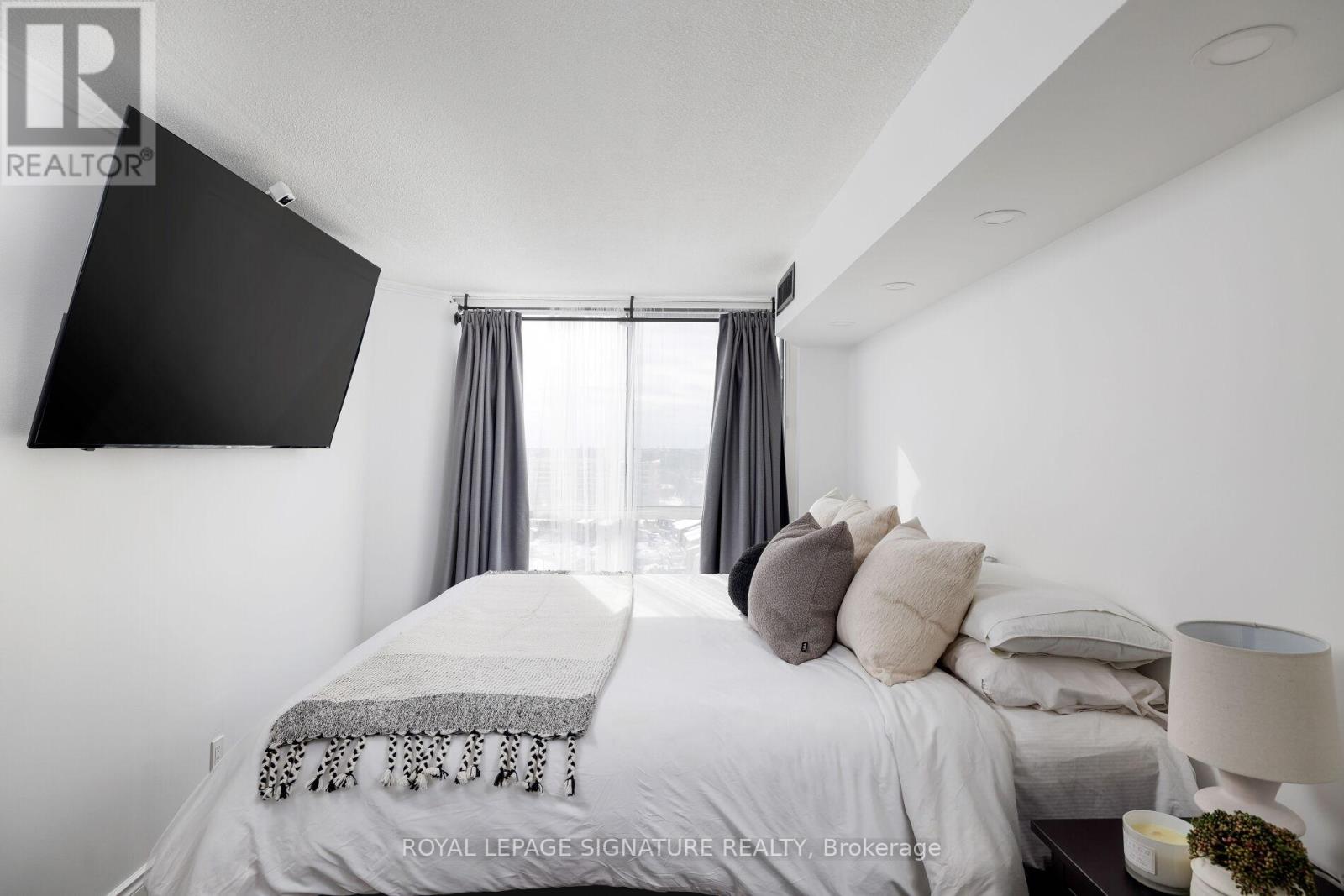 909 - 880 Dundas Street W, Mississauga, Ontario  L5C 4H3 - Photo 12 - W12931728