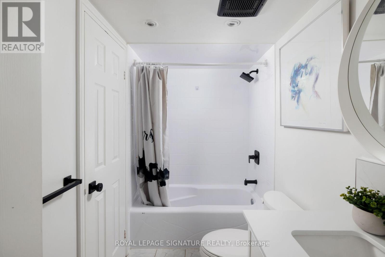 909 - 880 Dundas Street W, Mississauga, Ontario  L5C 4H3 - Photo 14 - W12931728