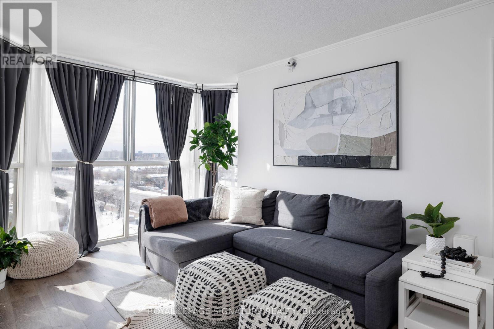 909 - 880 Dundas Street W, Mississauga, Ontario  L5C 4H3 - Photo 3 - W12931728