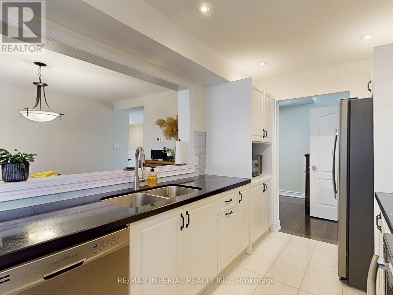 140 Romain Crescent, Oakville, Ontario  L6H 5A6 - Photo 10 - W12931746