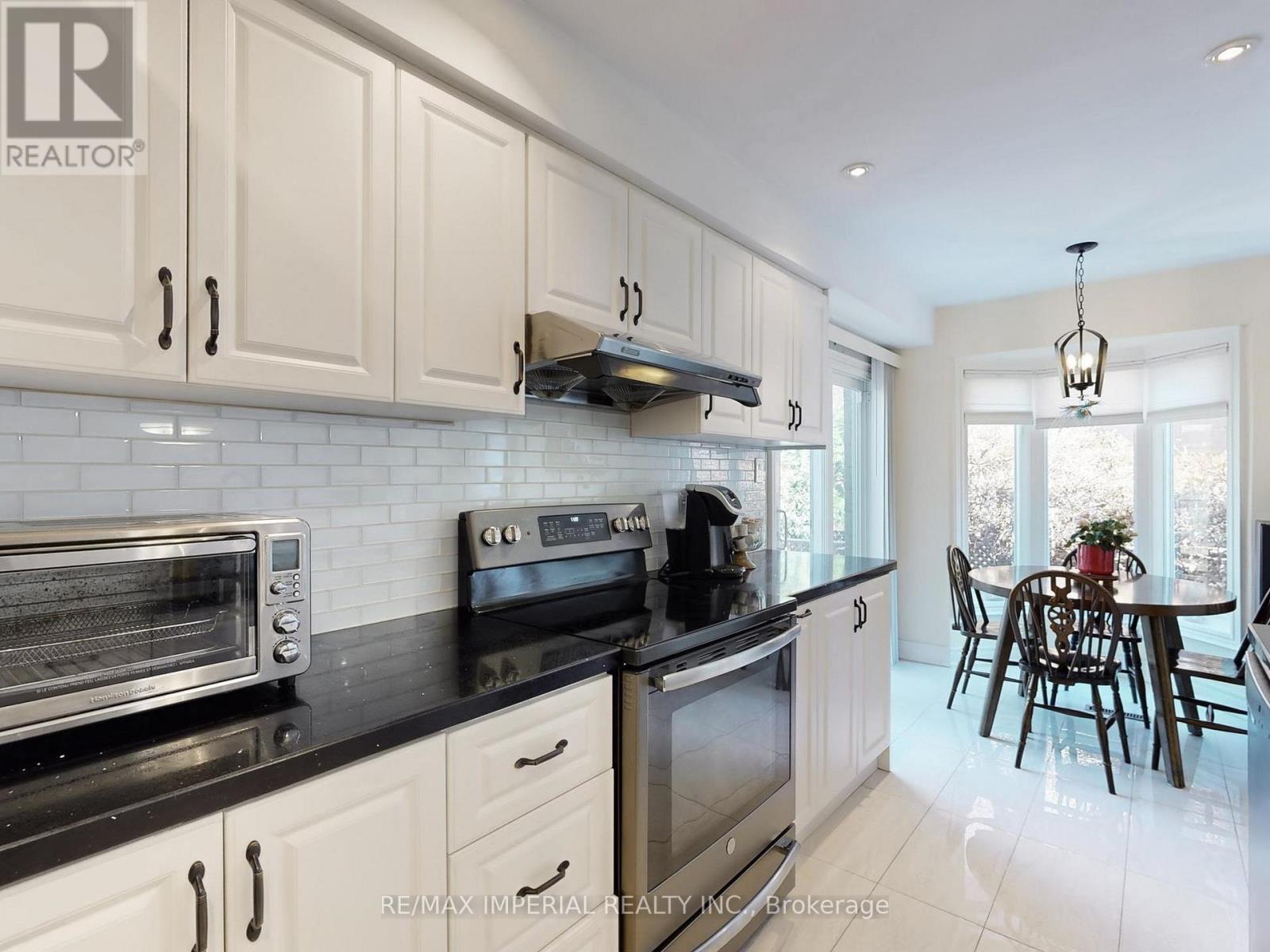 140 Romain Crescent, Oakville, Ontario  L6H 5A6 - Photo 11 - W12931746