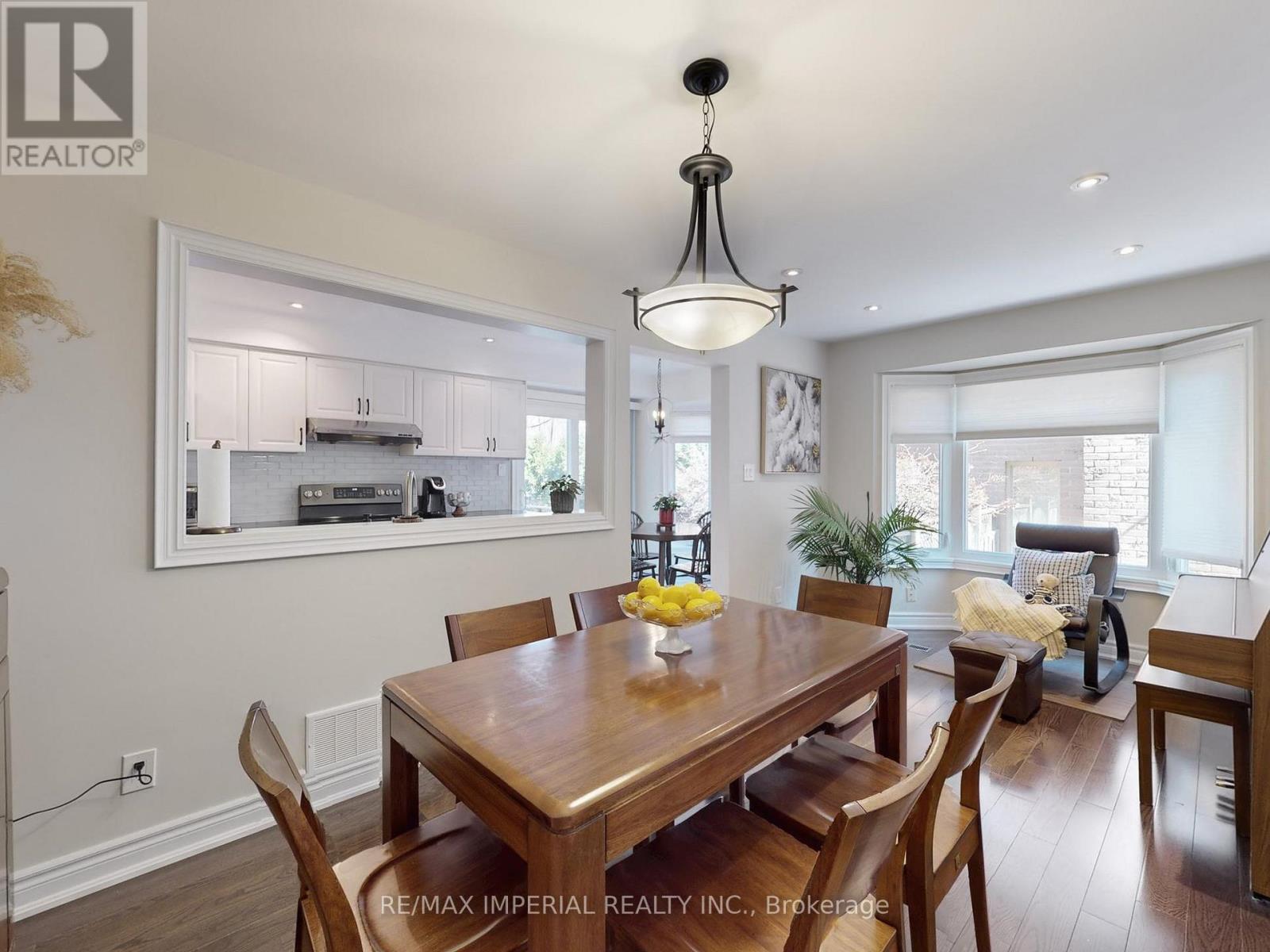 140 Romain Crescent, Oakville, Ontario  L6H 5A6 - Photo 4 - W12931746