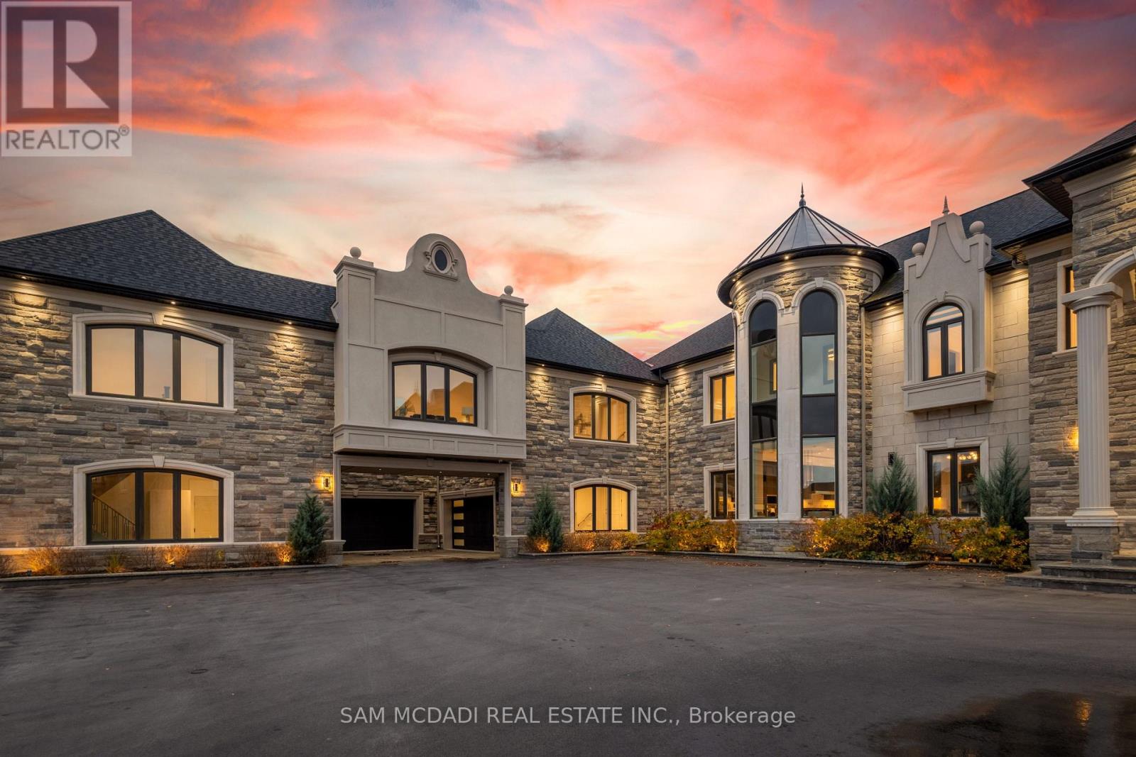 4 Saint Lukes Court, Brampton, Ontario  L6P 1K9 - Photo 2 - W12931760