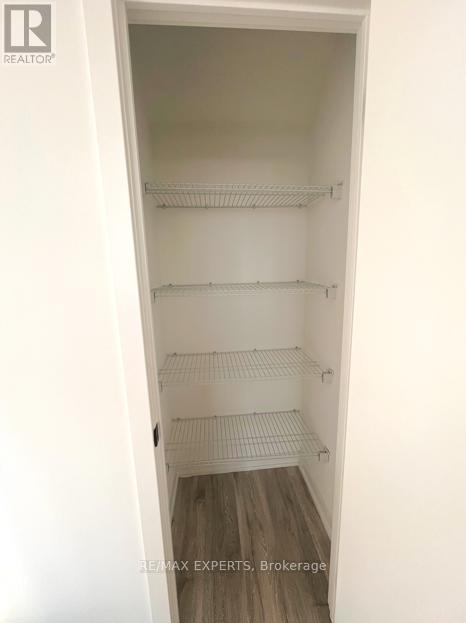 101 - 220 Missinnihe Way, Mississauga, Ontario  L5H 0A9 - Photo 8 - W12931796