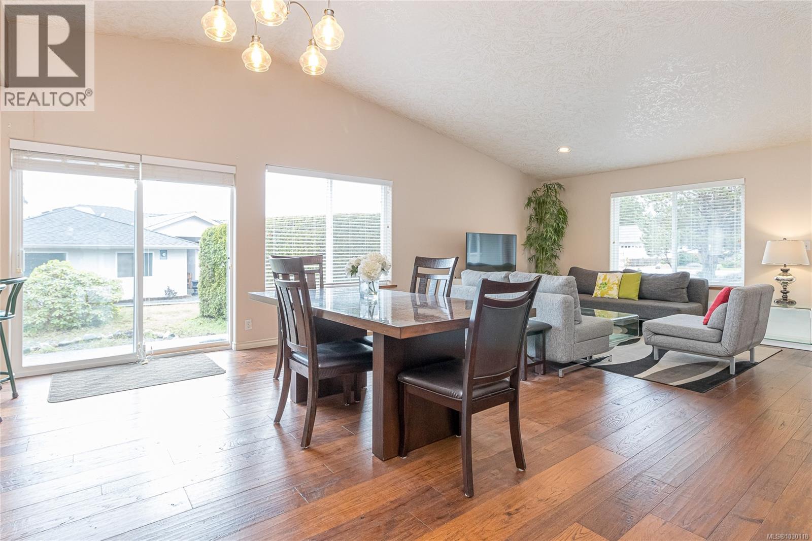 3043 Raymur Pl, Qualicum Beach, British Columbia  V9K 2N9 - Photo 3 - 1030118