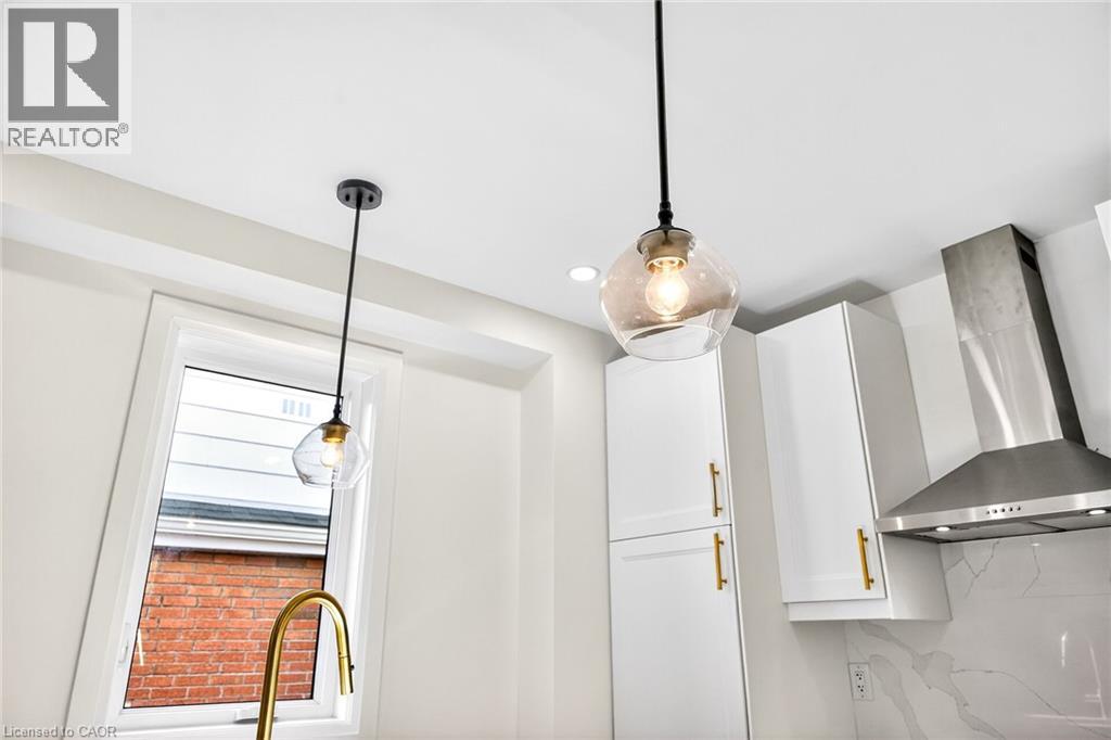 304 Park Street, Hamilton, Ontario  L9H 1Y9 - Photo 15 - 40815761