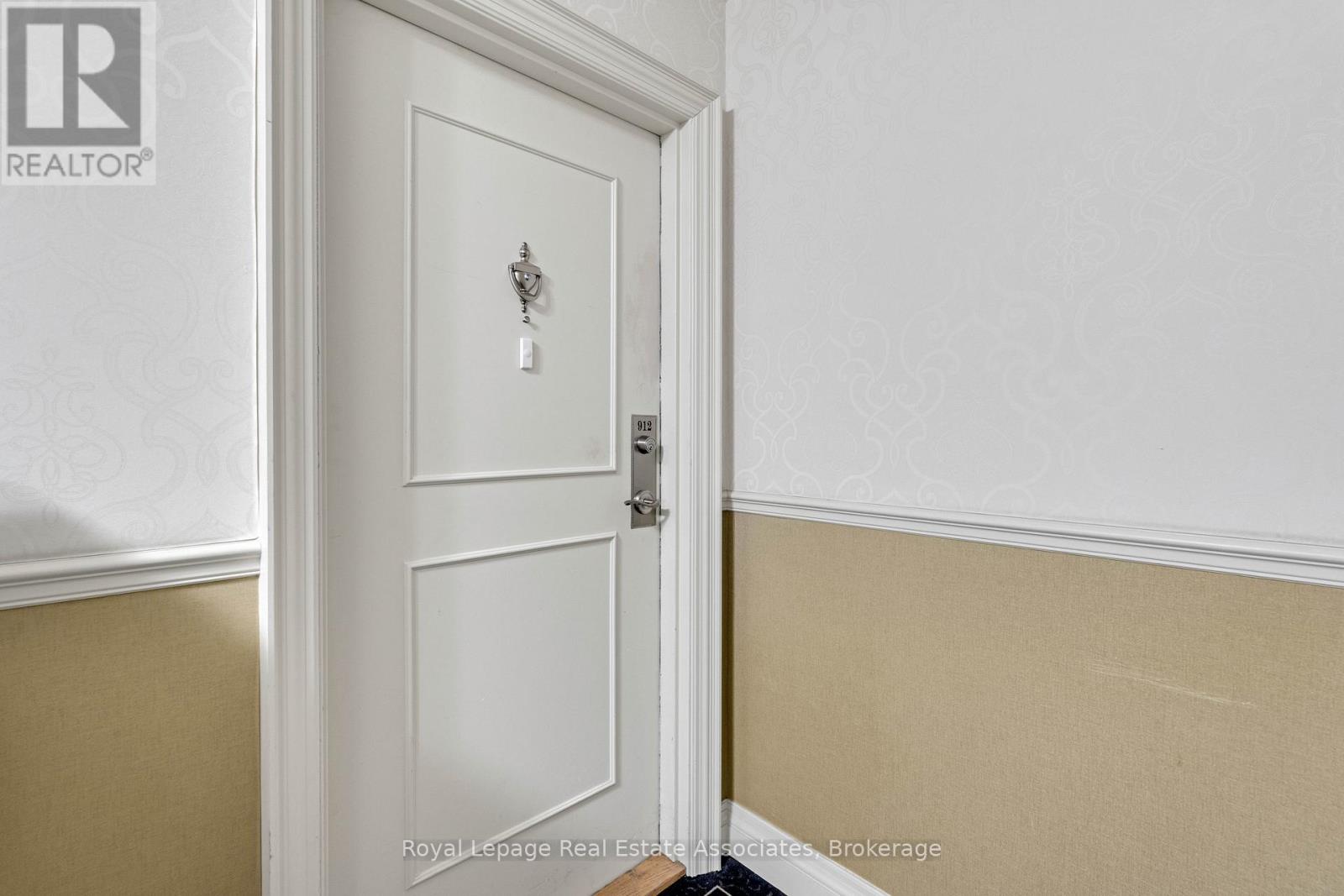 912 - 50 Elm Drive E, Mississauga, Ontario  L5A 3X2 - Photo 4 - W12782546