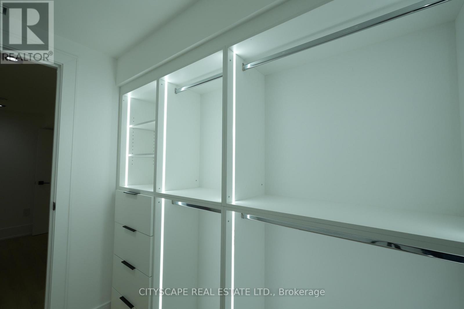 2893 Folkway Drive, Mississauga, Ontario  L5L 2H2 - Photo 3 - W12905518