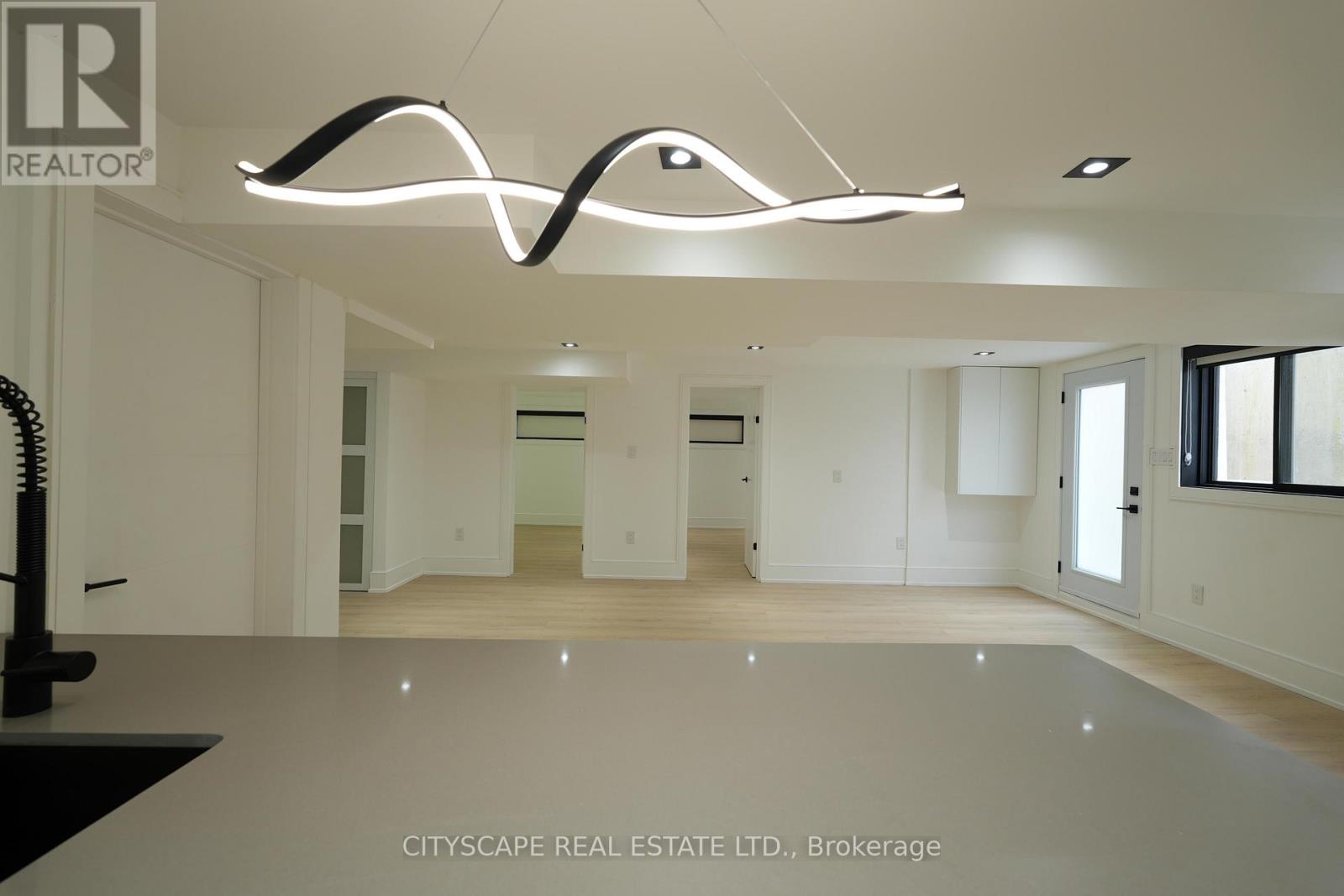 2893 Folkway Drive, Mississauga, Ontario  L5L 2H2 - Photo 5 - W12905518