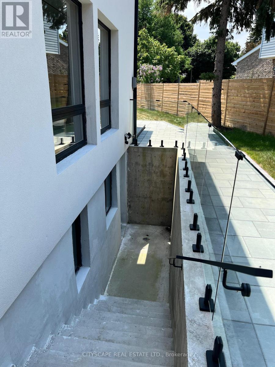 2893 Folkway Drive, Mississauga, Ontario  L5L 2H2 - Photo 8 - W12905518