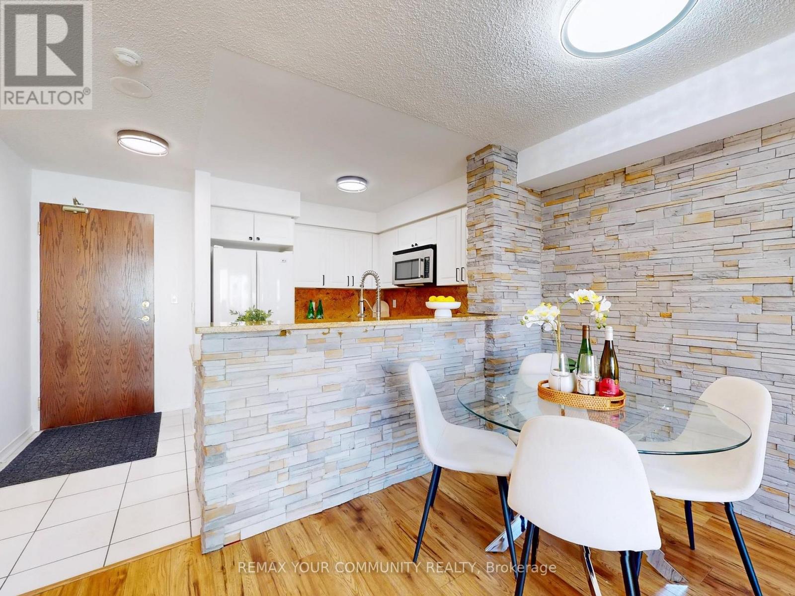 1002 - 7 Michael Power Place, Toronto, Ontario  M9A 0A4 - Photo 10 - W12925756