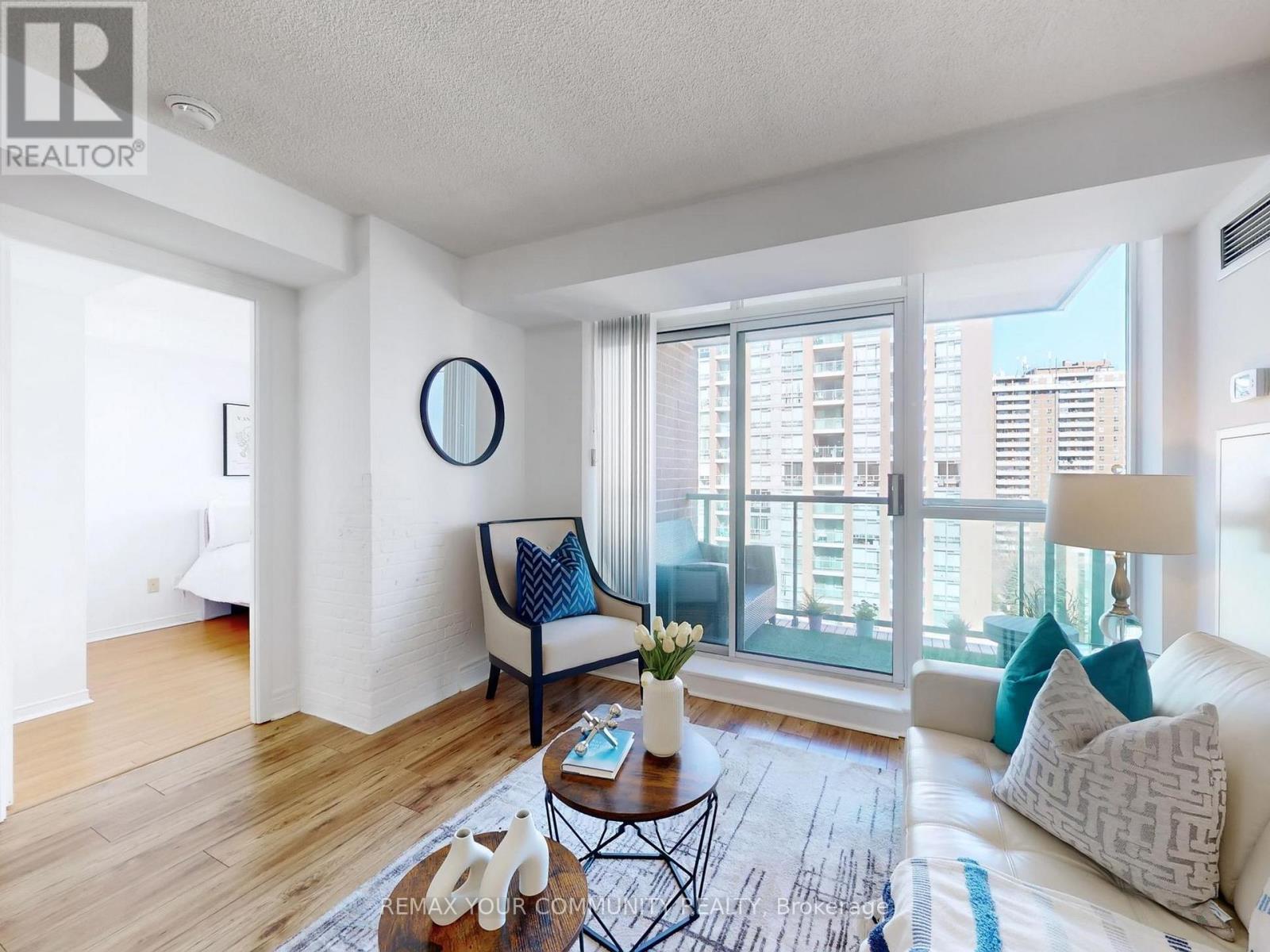 1002 - 7 Michael Power Place, Toronto, Ontario  M9A 0A4 - Photo 5 - W12925756