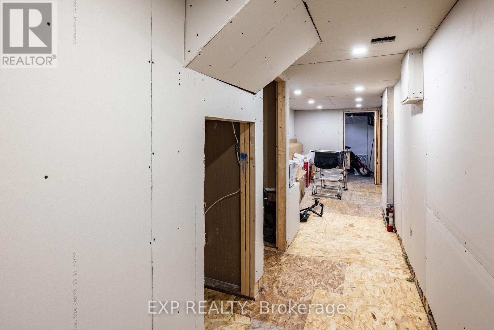 35 Withrow Avenue, Ottawa, Ontario  K2G 2H7 - Photo 34 - X12931098