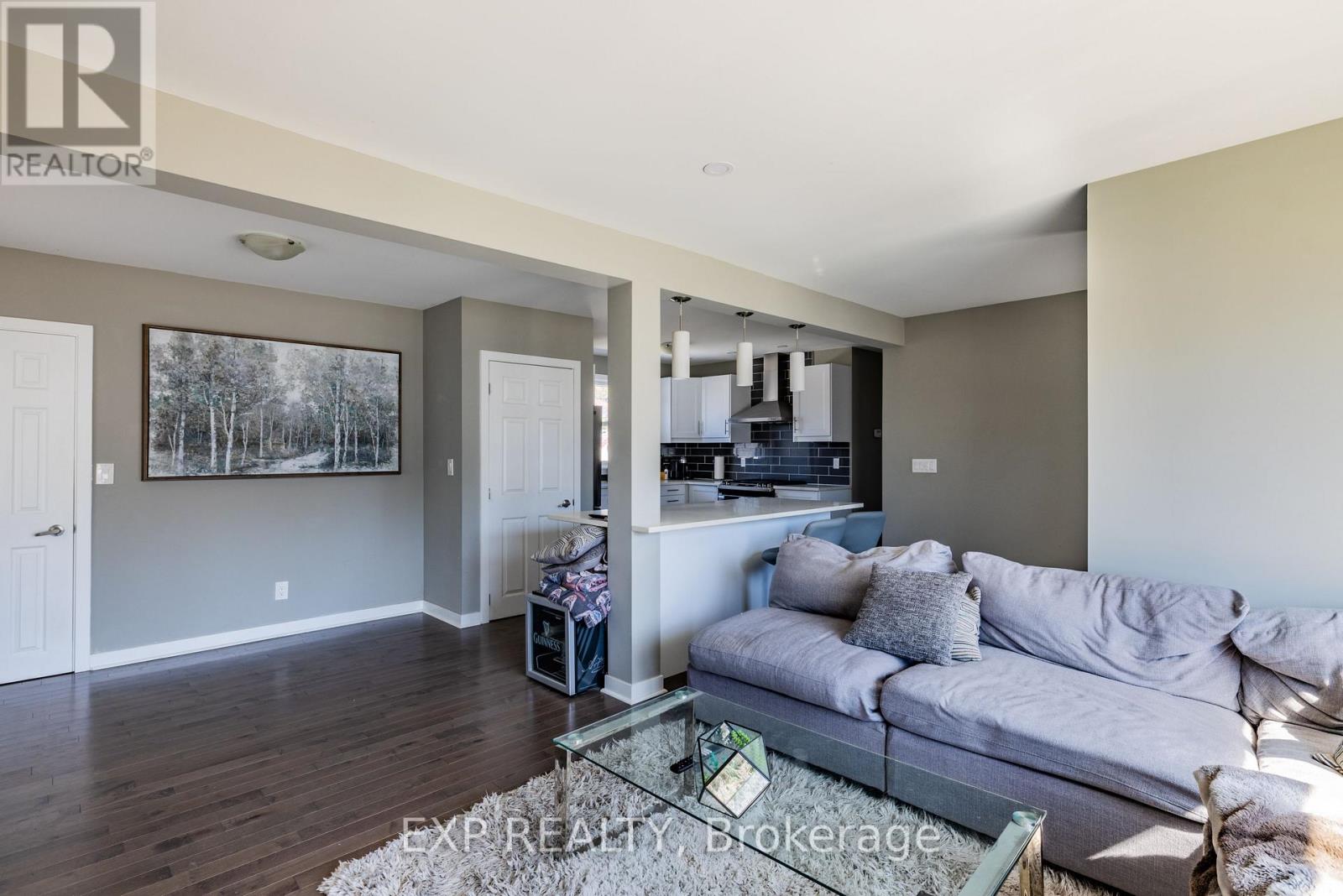 35 Withrow Avenue, Ottawa, Ontario  K2G 2H7 - Photo 5 - X12931098