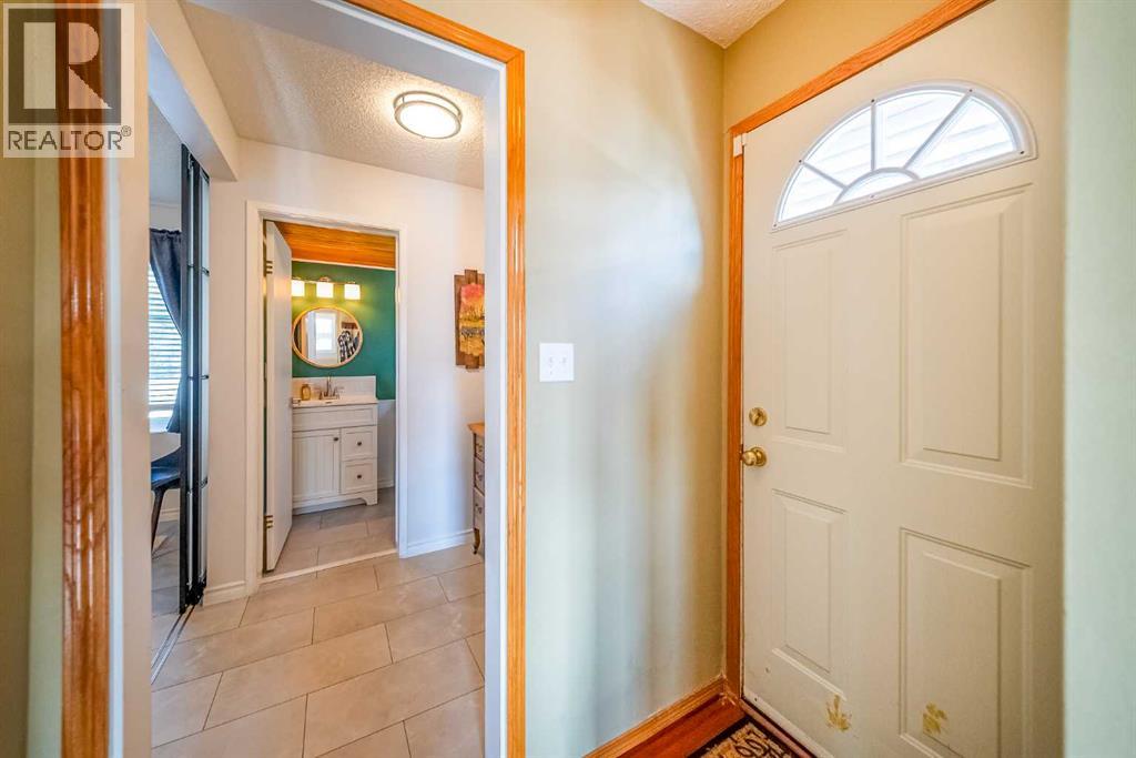 147 Midvalley Place Se, Calgary, Alberta  T2X 1K3 - Photo 21 - A2296545