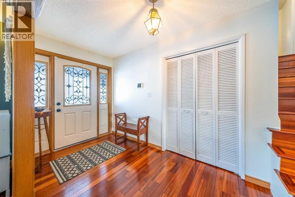 147 Midvalley Place Se, Calgary, Alberta  T2X 1K3 - Photo 6 - A2296545