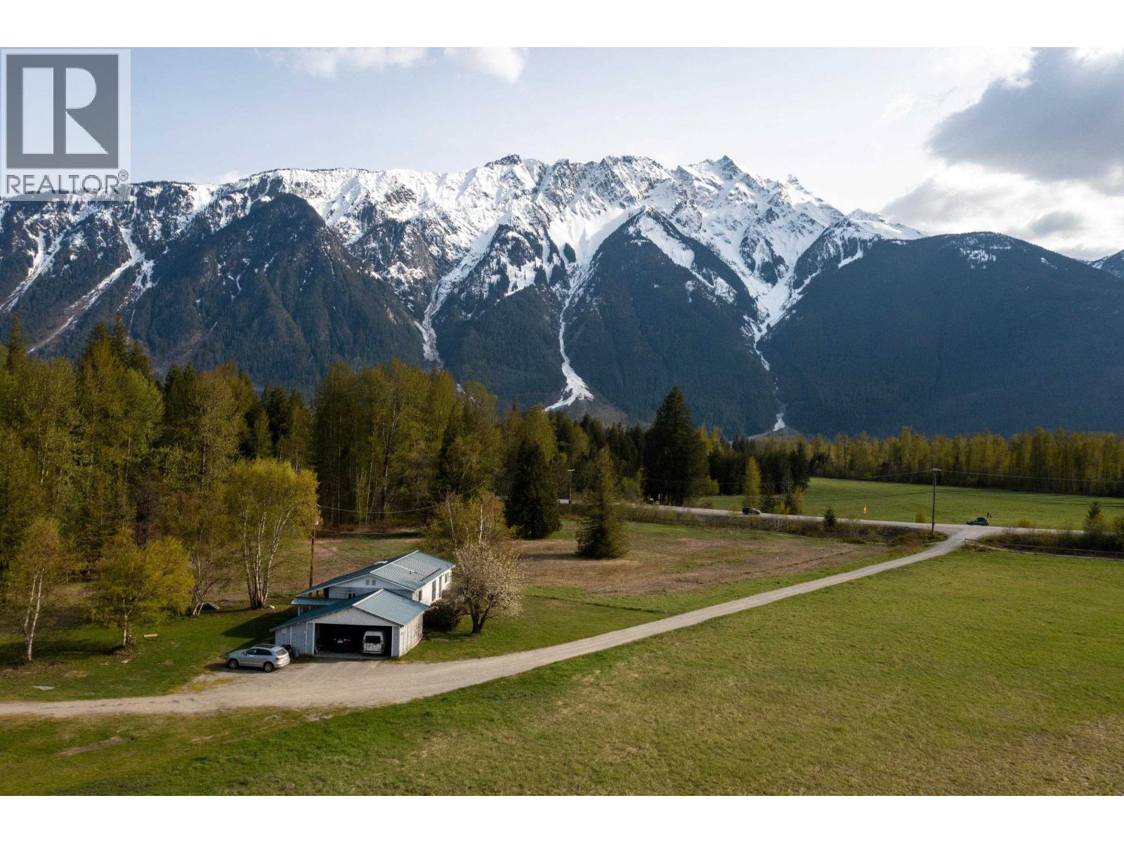 1691 HIGHWAY 99, Pemberton, British Columbia