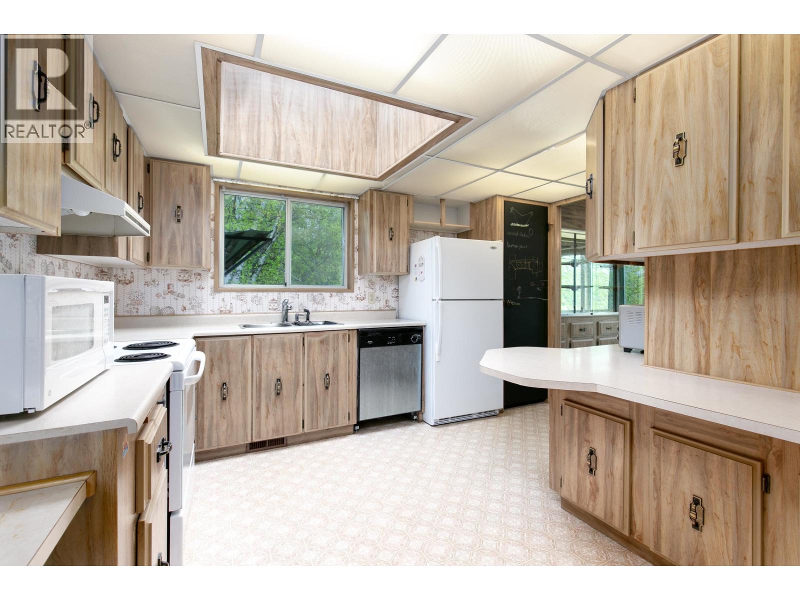 1691 Highway 99, Pemberton, British Columbia  V0N 2L0 - Photo 12 - R3104501