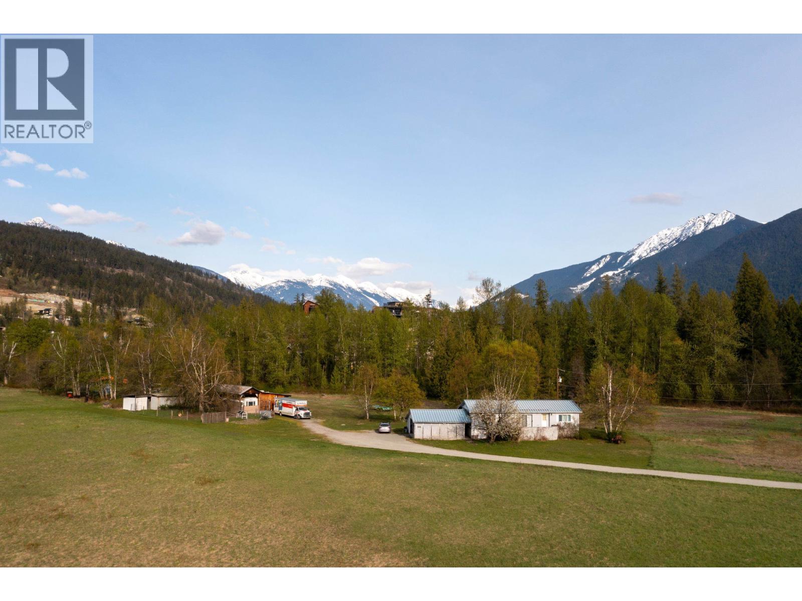 1691 Highway 99, Pemberton, British Columbia  V0N 2L0 - Photo 9 - R3104501