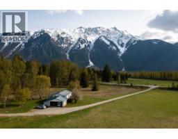 1691 HIGHWAY 99, Pemberton, British Columbia