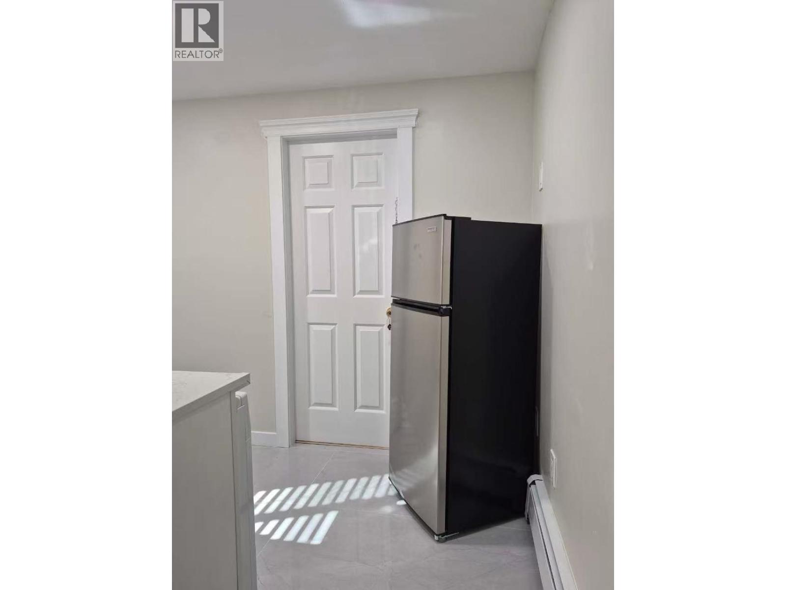 3850 Fir Street, Burnaby, British Columbia V5G 2A7 - Photo 3 - R3104504