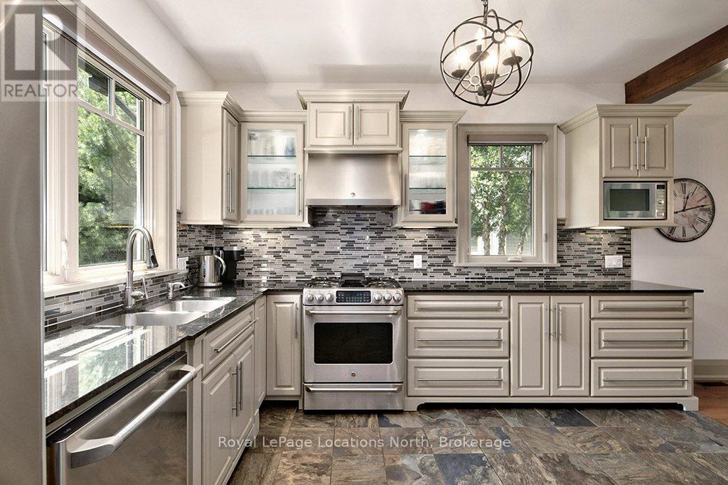 376 Sunset Boulevard, Blue Mountains, Ontario  N0H 2P0 - Photo 11 - X12931866