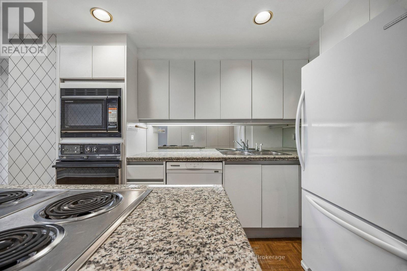 805 - 55 Prince Arthur Avenue, Toronto, Ontario  M5R 1B3 - Photo 17 - C12931826