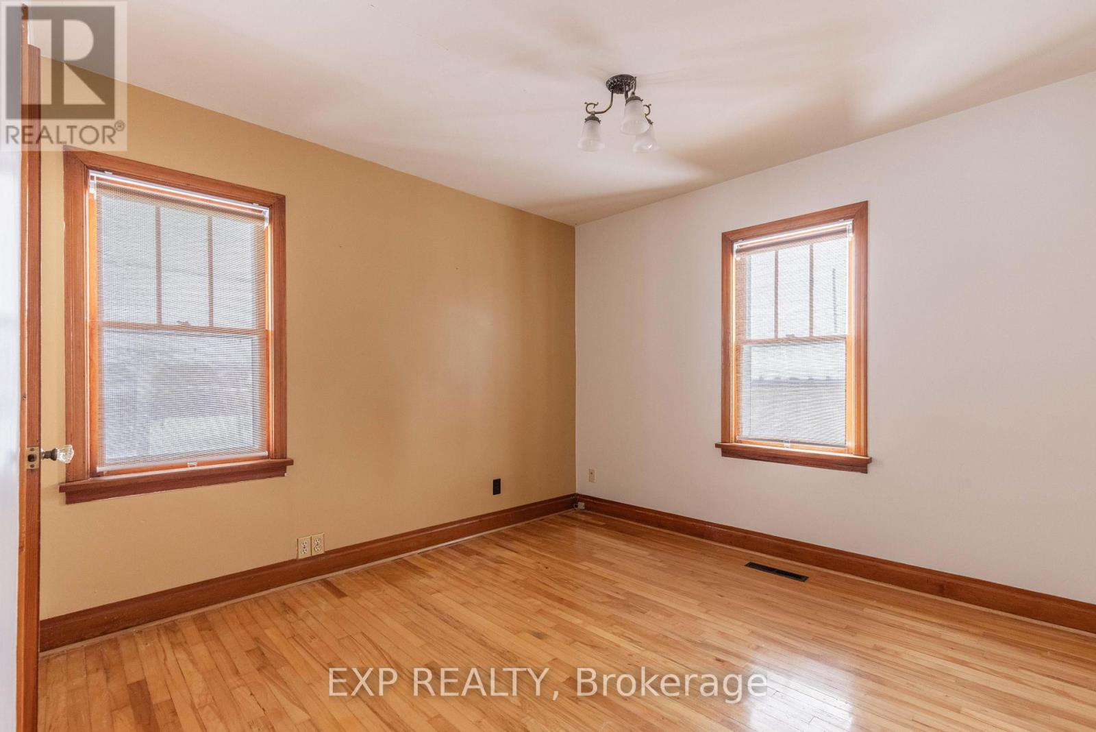 412 South Pelham Road, Welland, Ontario  L3C 3C6 - Photo 15 - X12931818