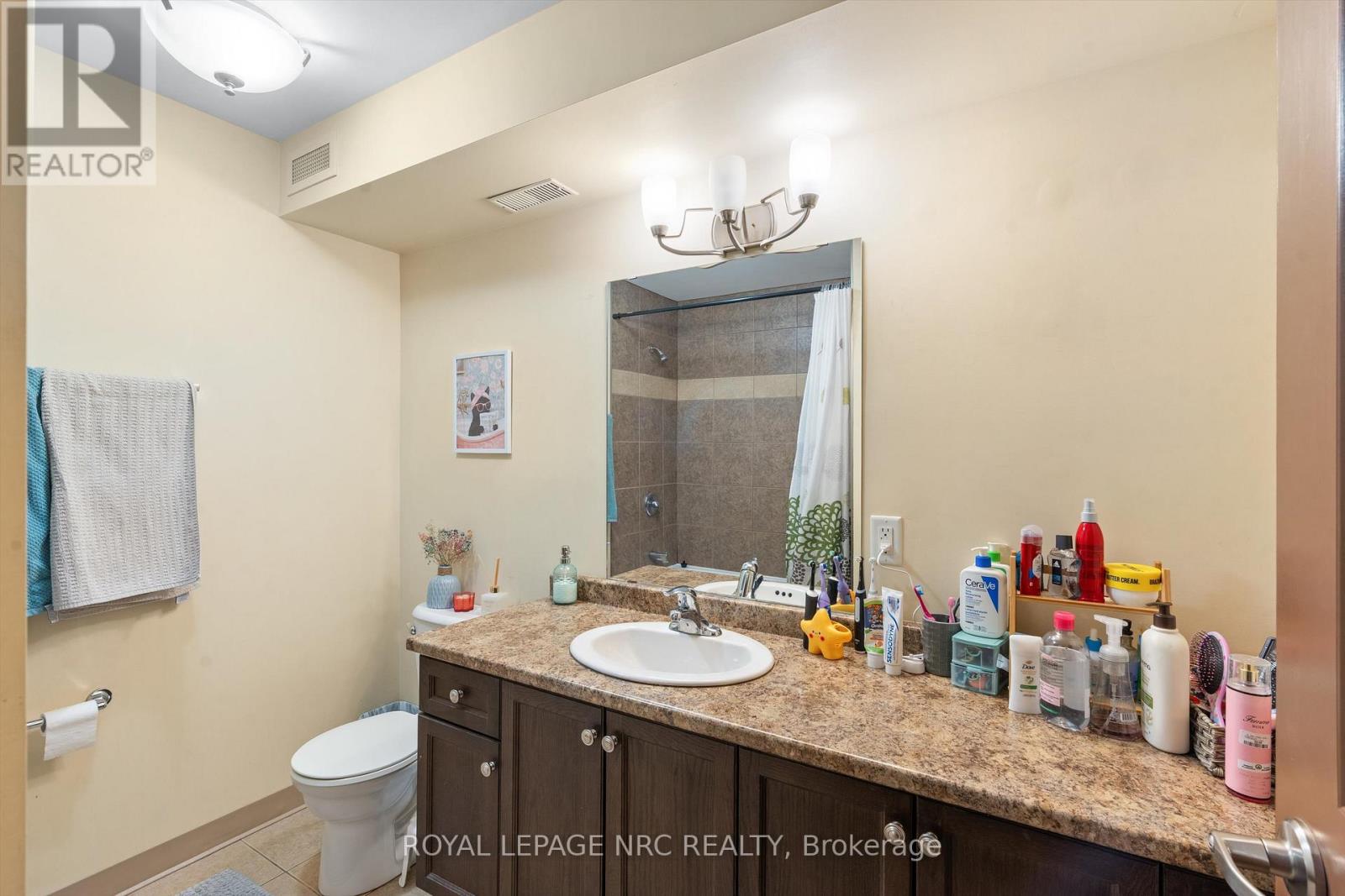 240 - 411 Lake Street, St. Catharines, Ontario  L2N 4H5 - Photo 15 - X12931862