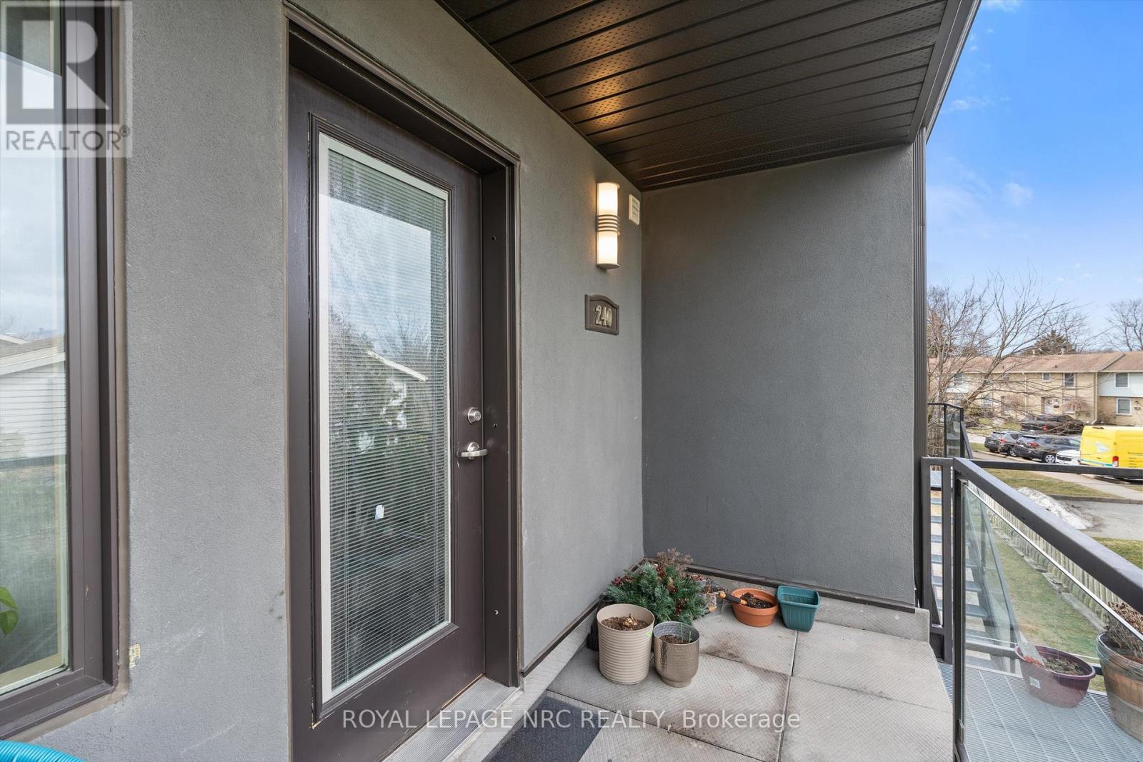 240 - 411 Lake Street, St. Catharines, Ontario  L2N 4H5 - Photo 5 - X12931862