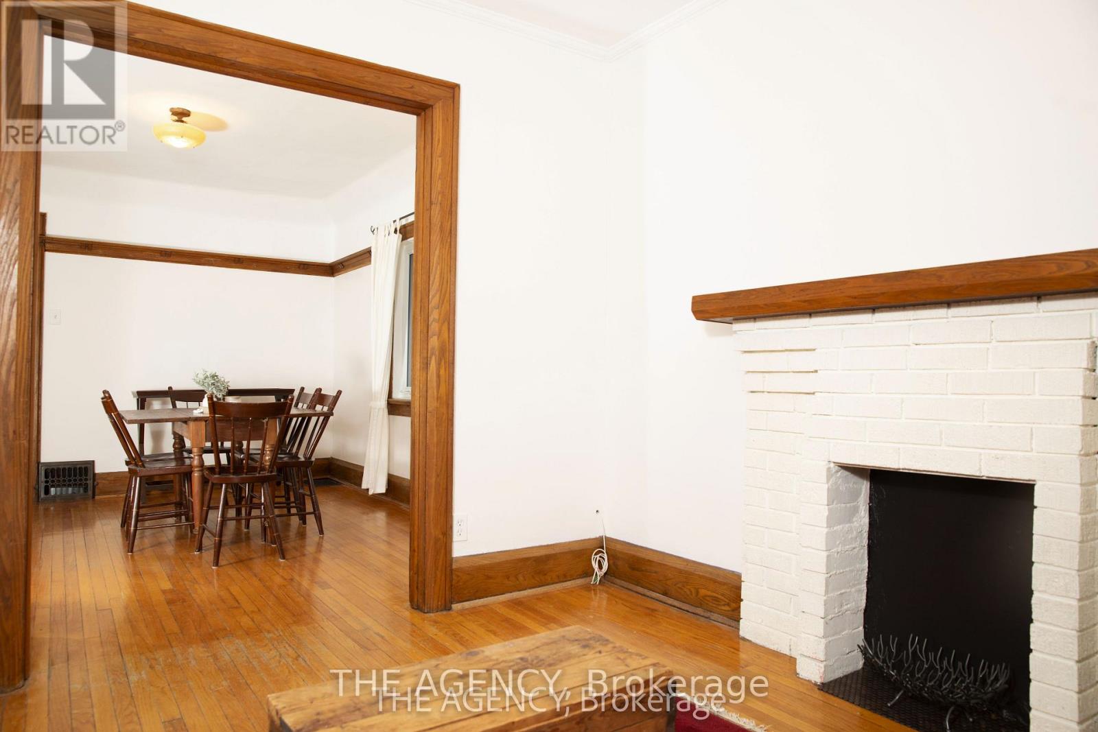 30 Falwyn Avenue, Toronto, Ontario  M6C 1K6 - Photo 13 - C12931792